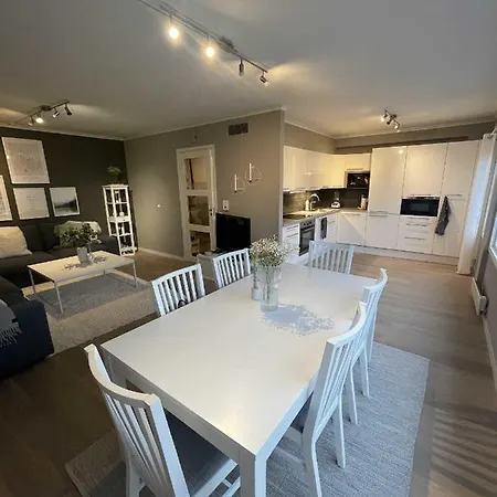 In - With One Bedrooms And Parking In The City Of Vendégház